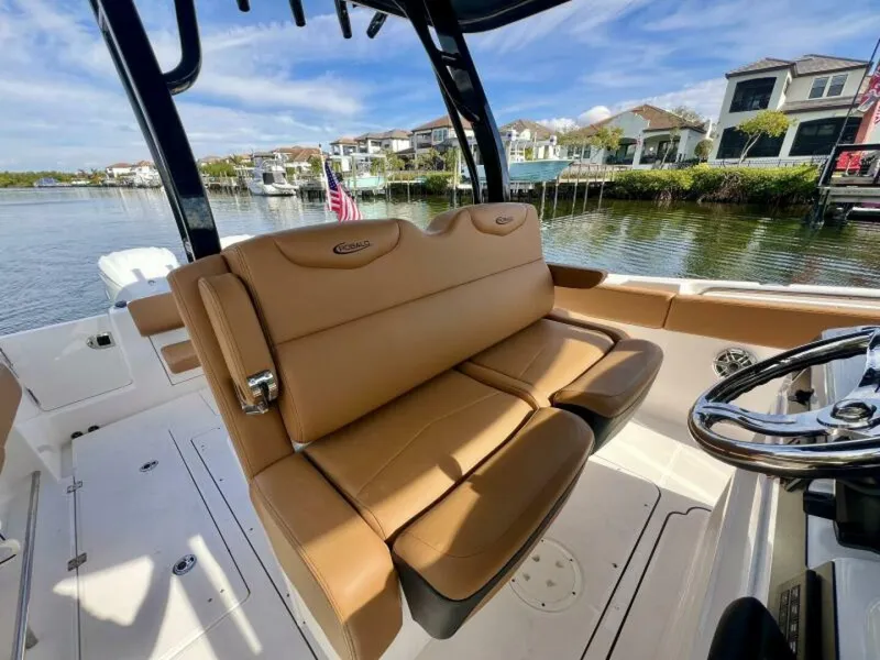 Slide: The Image of Robalo R302 Center Console 2025 - 7384904