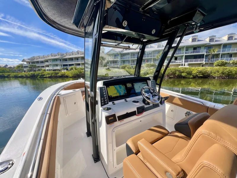 Slide: The Image of Robalo R302 Center Console 2025 - 7155342