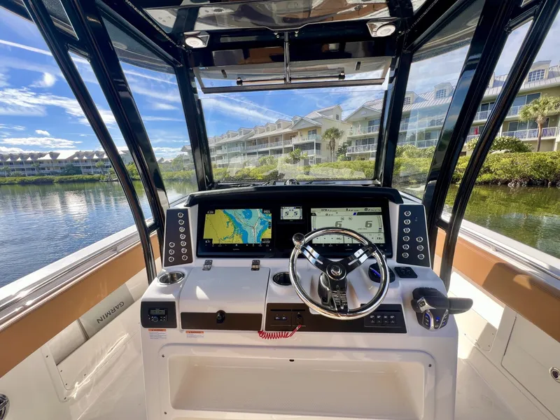 Slide: The Image of Robalo R302 Center Console 2025 - 7155341