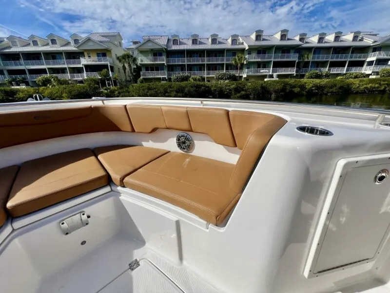Slide: The Image of Robalo R302 Center Console 2025 - 7384909