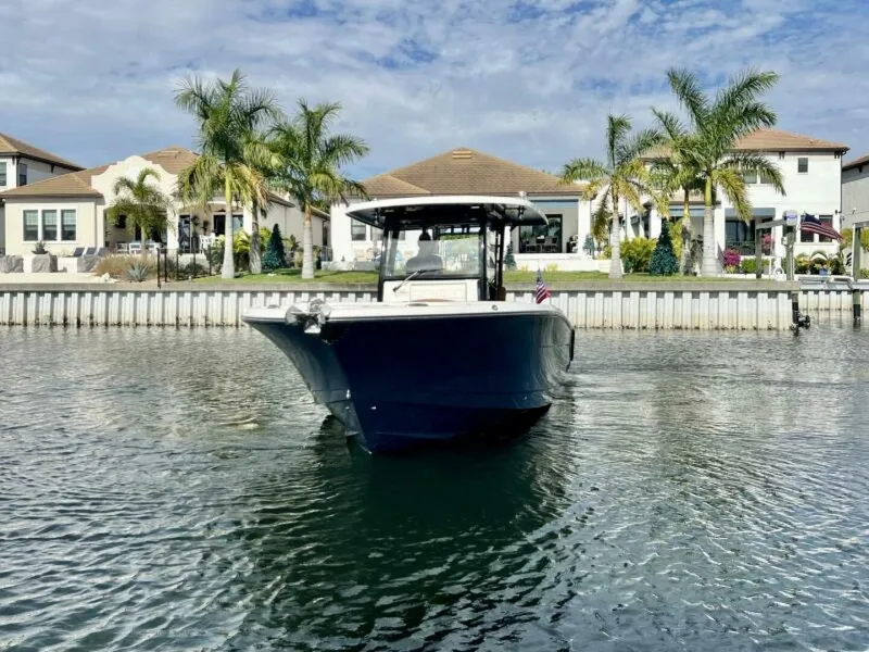 Slide: The Image of Robalo R302 Center Console 2025 - 7384894
