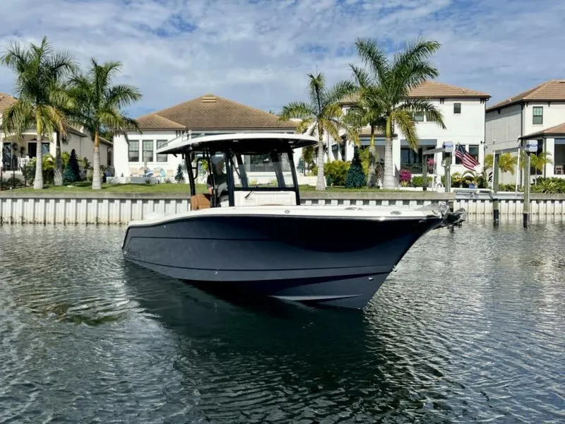 Slide: The Image of Robalo R302 Center Console 2025 - 7384895