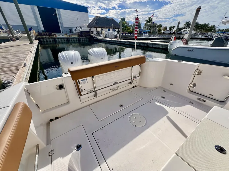Slide: The Image of Robalo R302 Center Console 2025 - 7155334