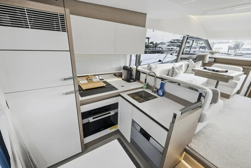 Slide: The Image of Prestige 520 Fly 2023 - 7155483