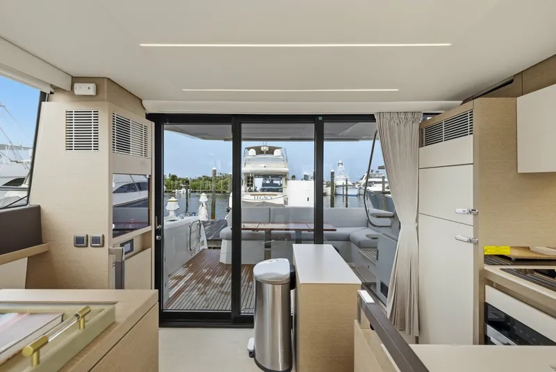 Slide: The Image of Prestige 520 Fly 2023 - 7155484