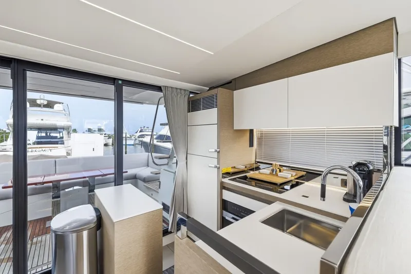 Slide: The Image of Prestige 520 Fly 2023 - 7155485