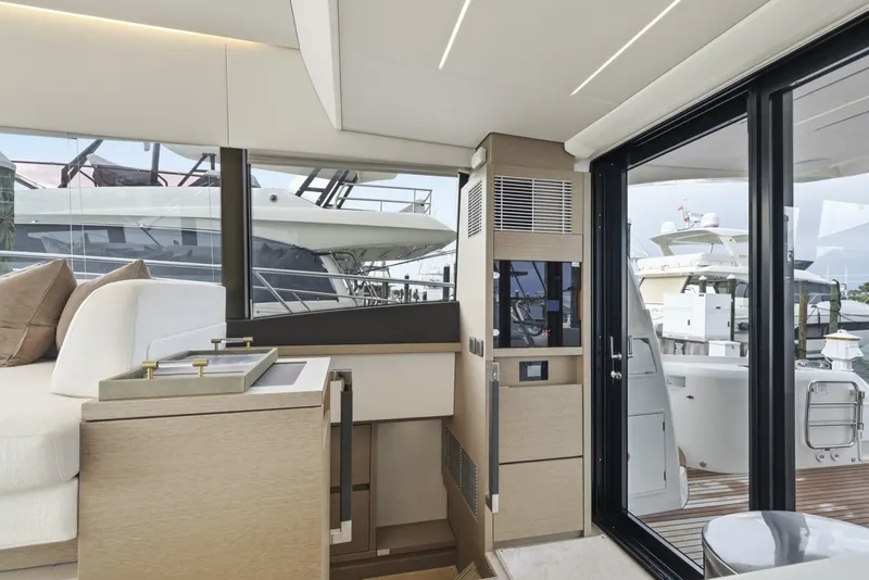Slide: The Image of Prestige 520 Fly 2023 - 7155486
