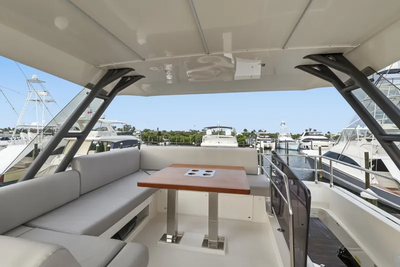 Slide: The Image of Prestige 520 Fly 2023 - 7155437