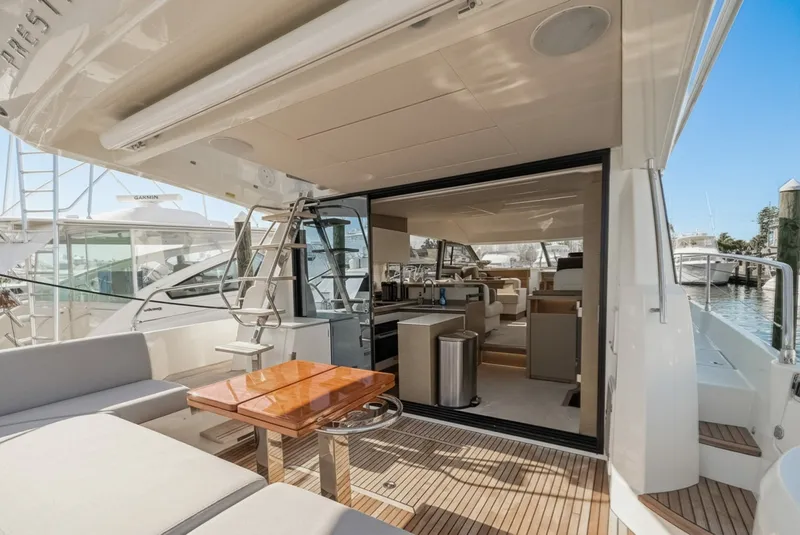 Slide: The Image of Prestige 520 Fly 2023 - 7155453