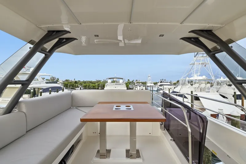 Slide: The Image of Prestige 520 Fly 2023 - 7155438