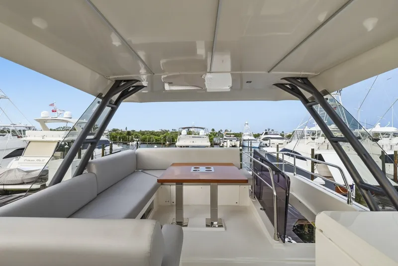 Slide: The Image of Prestige 520 Fly 2023 - 7155444