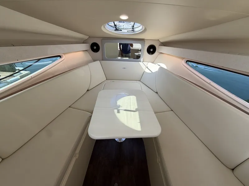 Slide: The Image of Regal 28 Express 2020 - 7461047