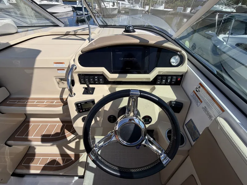 Slide: The Image of Regal 28 Express 2020 - 7155522