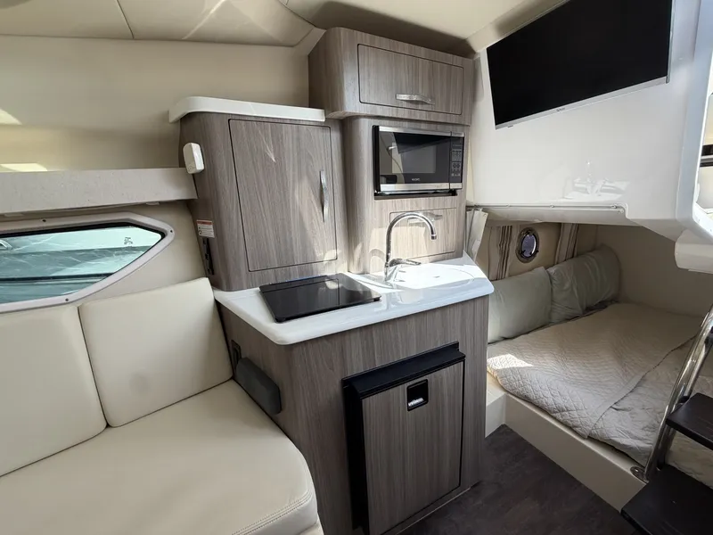 Slide: The Image of Regal 28 Express 2020 - 7461049