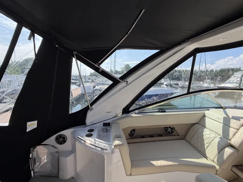 Slide: The Image of Regal 28 Express 2020 - 7461044