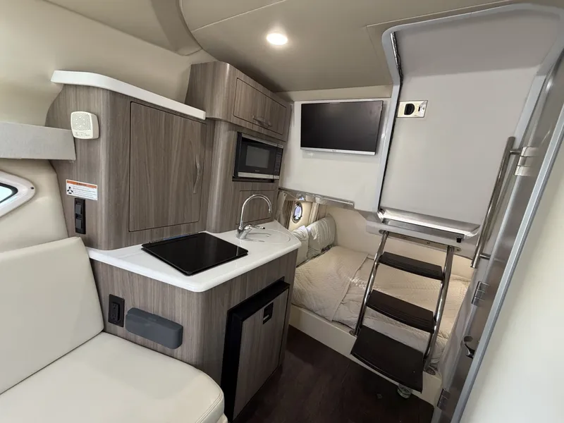 Slide: The Image of Regal 28 Express 2020 - 7461052