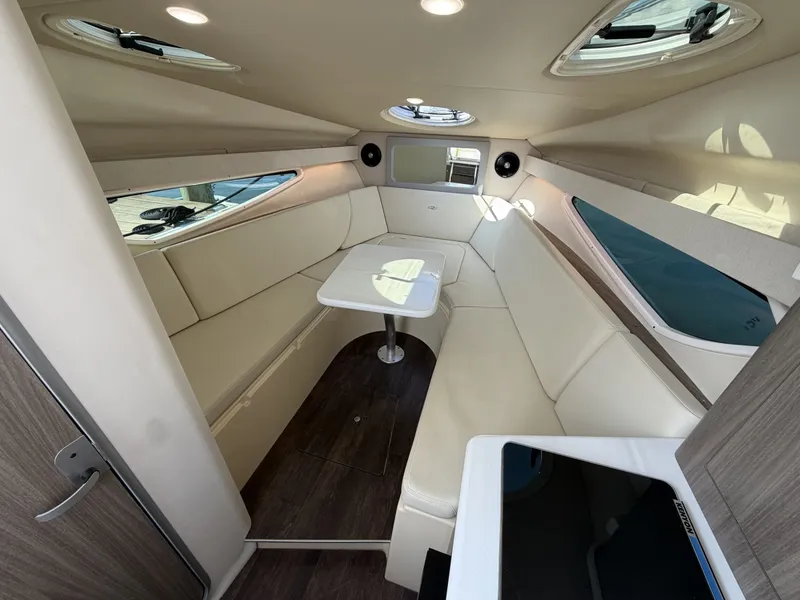 Slide: The Image of Regal 28 Express 2020 - 7461046