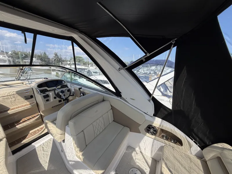 Slide: The Image of Regal 28 Express 2020 - 7460981