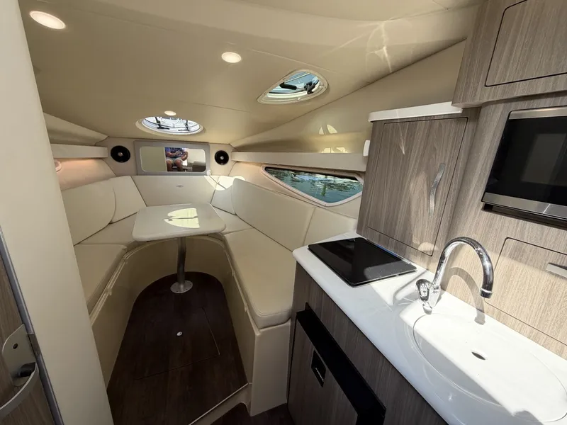 Slide: The Image of Regal 28 Express 2020 - 7461045