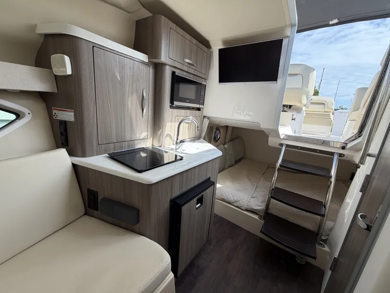 Slide: The Image of Regal 28 Express 2020 - 7461048