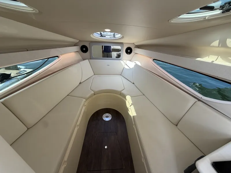Slide: The Image of Regal 28 Express 2020 - 7461054