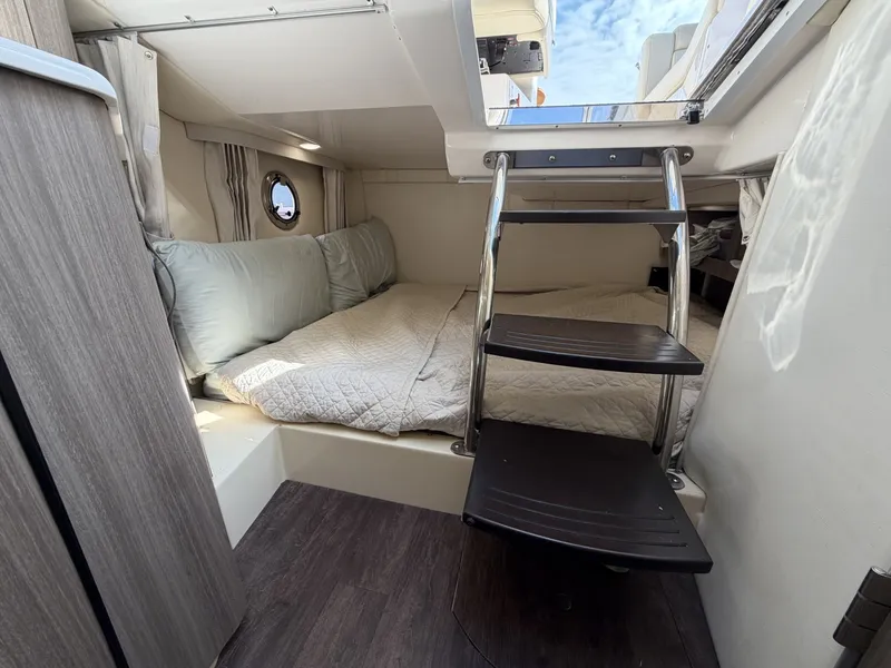 Slide: The Image of Regal 28 Express 2020 - 7461050
