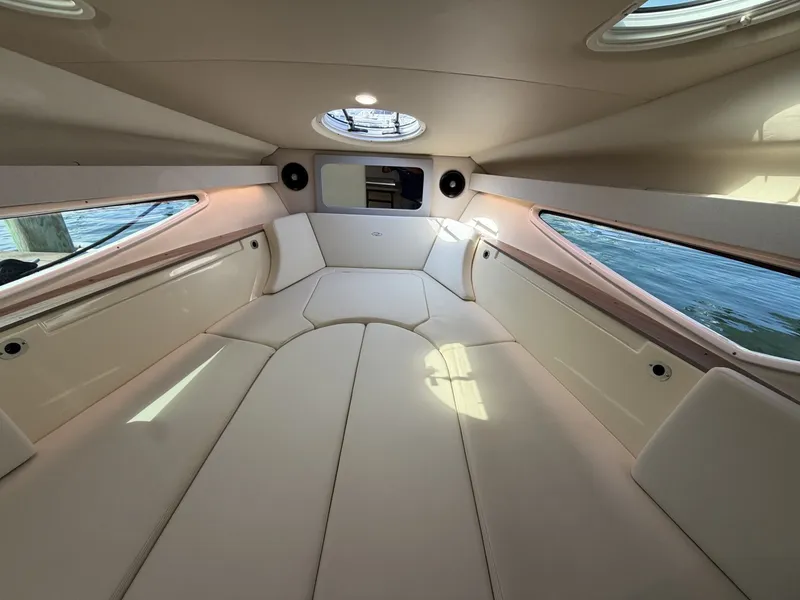 Slide: The Image of Regal 28 Express 2020 - 7461056