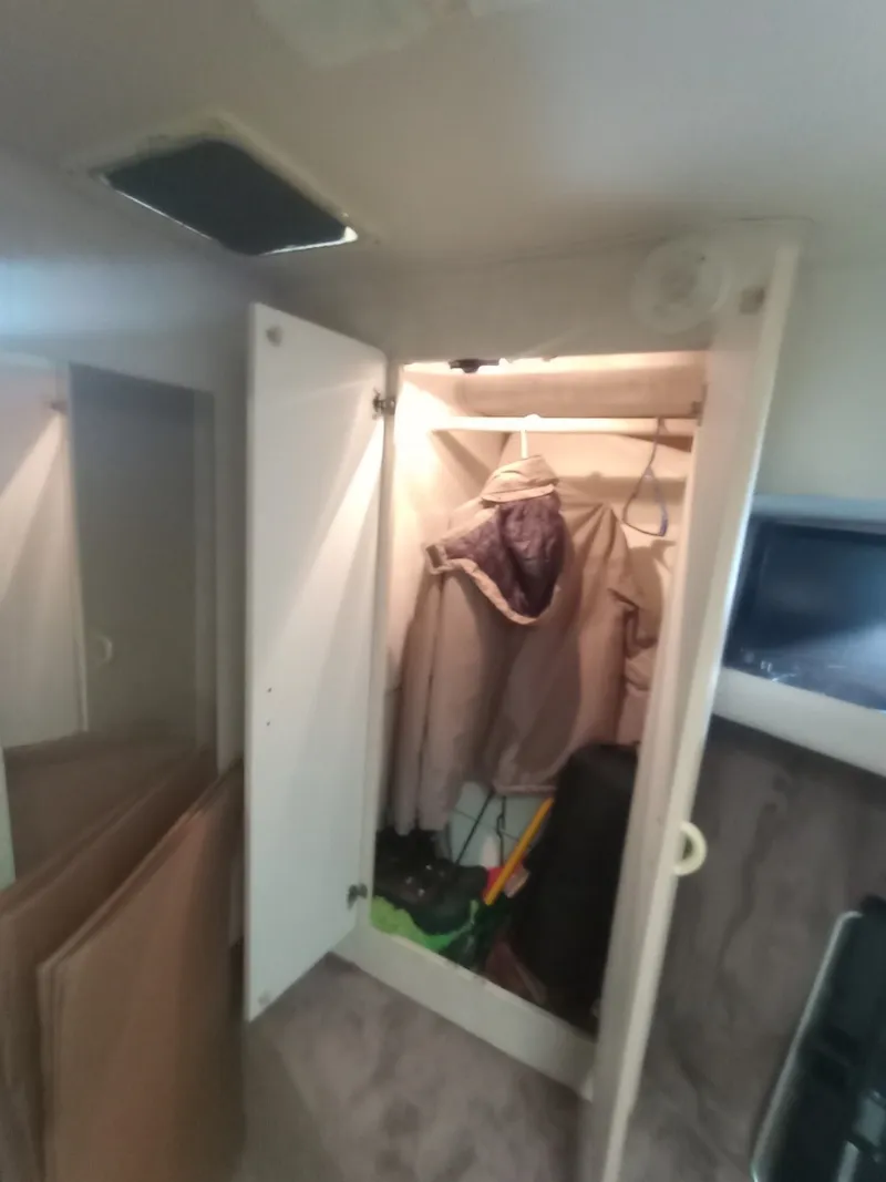 Slide: The Image of Imgi_41_1991 Silverton Aft Cabin Power 10266863 20260729120031466 30 - 7155951
