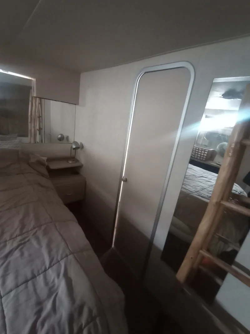 Slide: The Image of Imgi_45_1991 Silverton Aft Cabin Power 10266863 20260729120031504 34 - 7155958