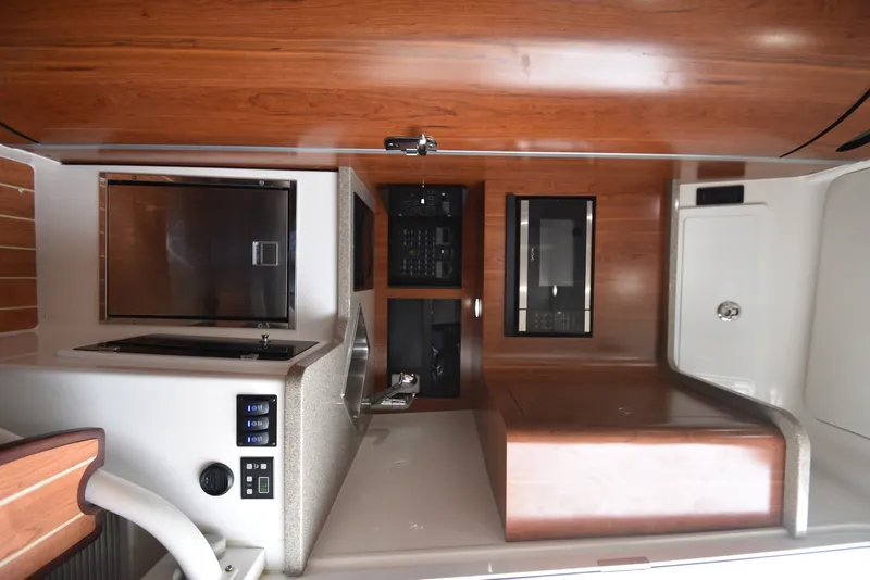 Slide: The Image of Regulator Marine 41 2019 - 7156230