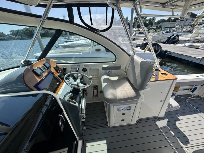 Slide: The Image of Pursuit 3370 Offshore 2006 - 7156390