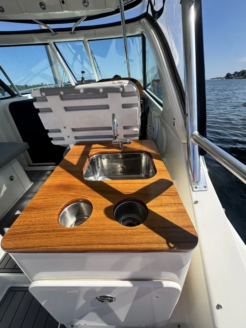 Slide: The Image of Pursuit 3370 Offshore 2006 - 7156391