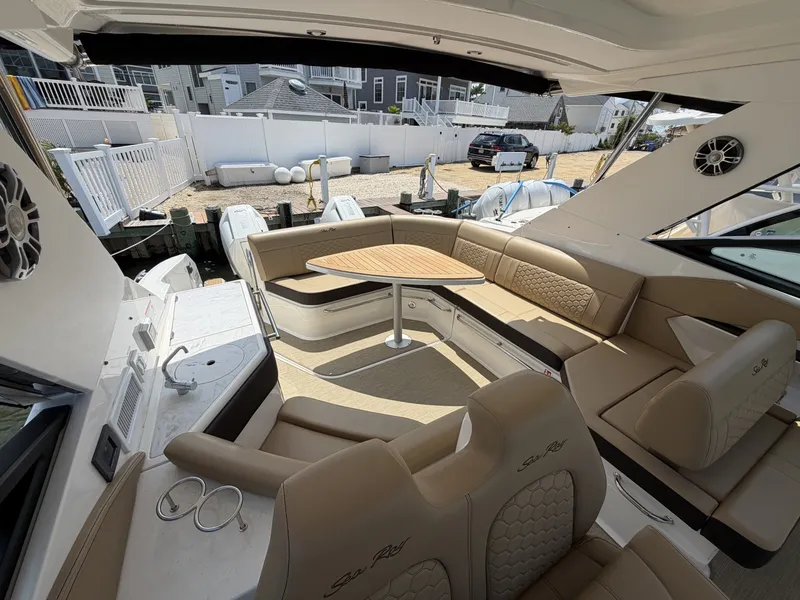 Slide: The Image of Sea Ray 320 Sundancer OB 2025 - 7156488