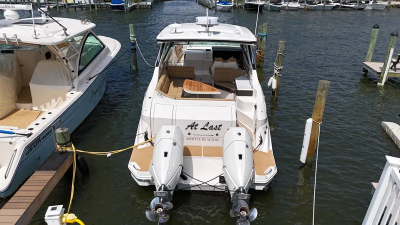 Slide: The Image of Sea Ray 320 Sundancer OB 2025 - 7156473