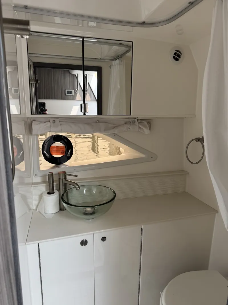 Slide: The Image of Sea Ray 320 Sundancer OB 2025 - 7408943