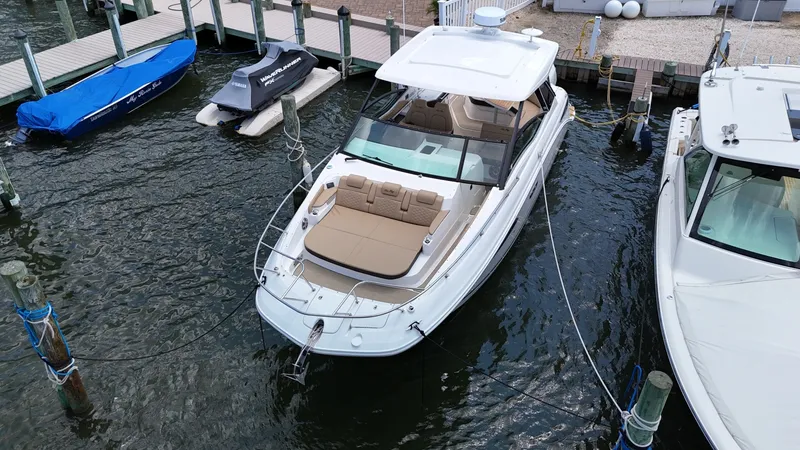 Slide: The Image of Sea Ray 320 Sundancer OB 2025 - 7156469