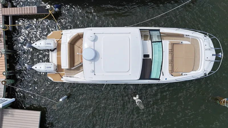 Slide: The Image of Sea Ray 320 Sundancer OB 2025 - 7156472