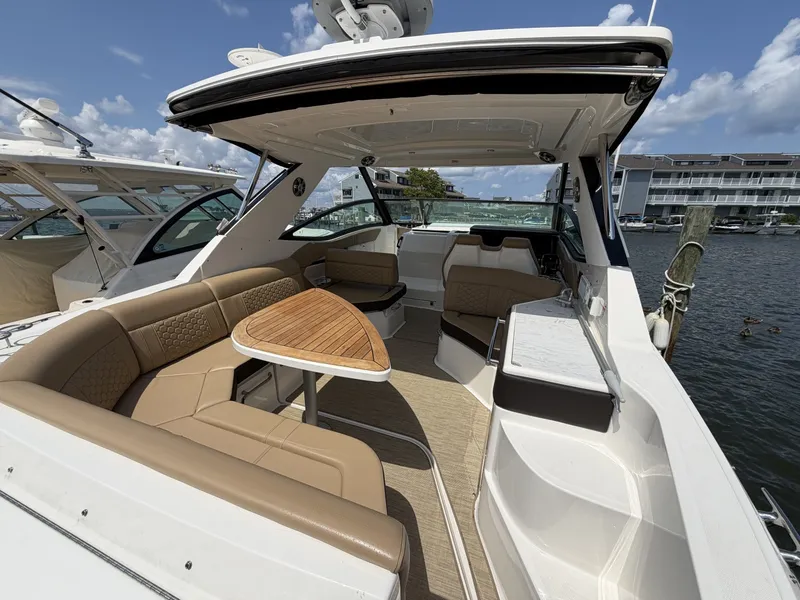 Slide: The Image of Sea Ray 320 Sundancer OB 2025 - 7156489