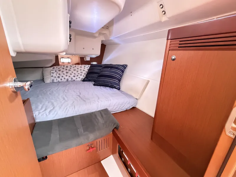 Slide: The Image of Beneteau Oceanis 37 2013 - 7465017