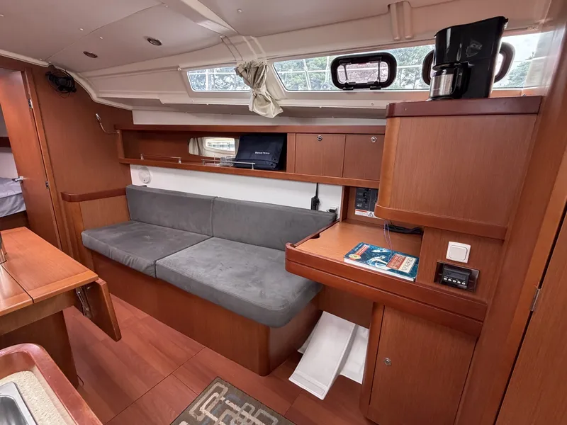 Slide: The Image of Beneteau Oceanis 37 2013 - 7465026