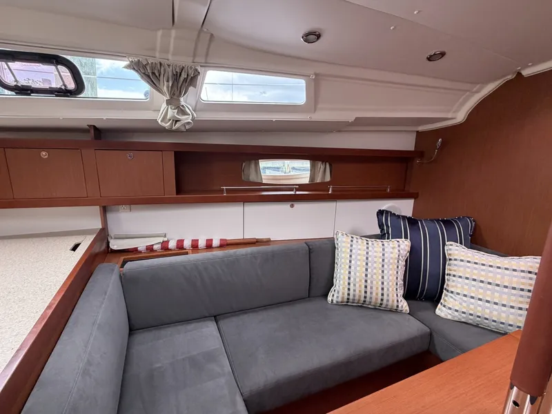 Slide: The Image of Beneteau Oceanis 37 2013 - 7465029