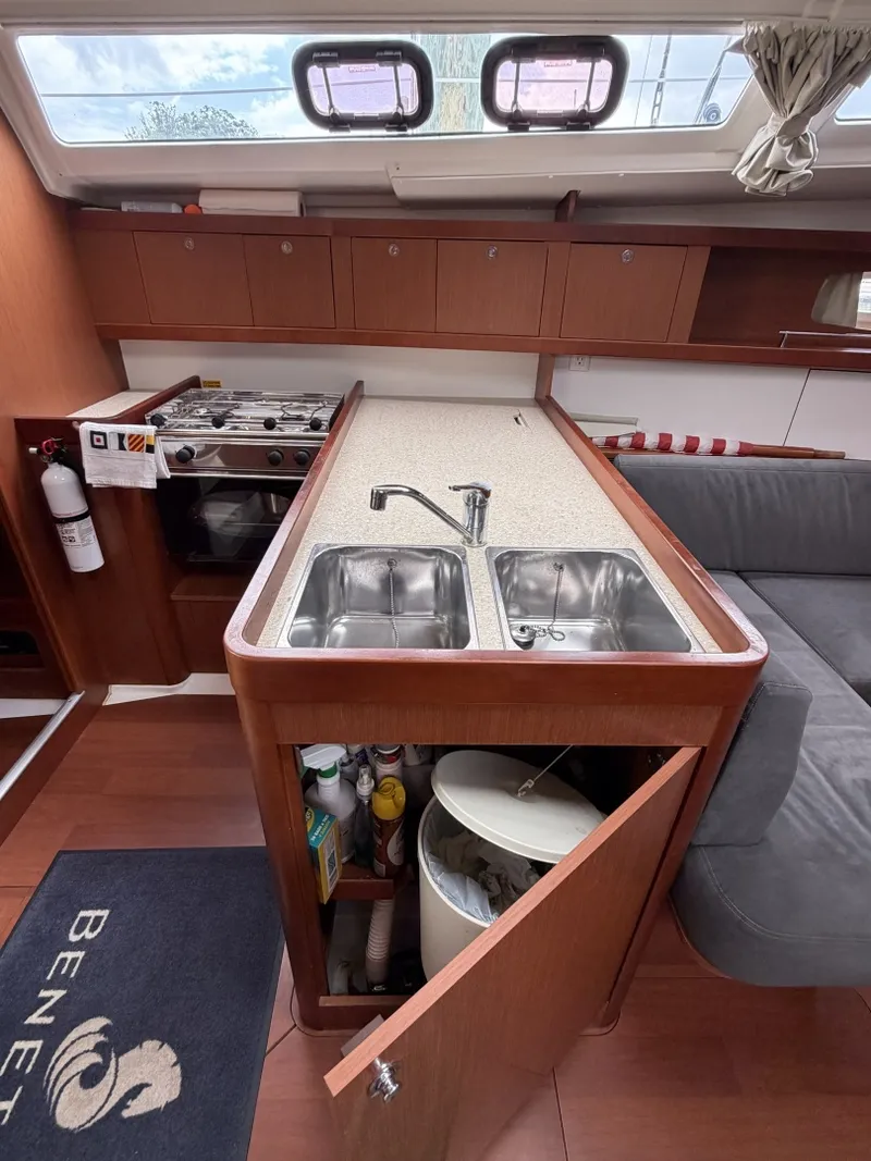 Slide: The Image of Beneteau Oceanis 37 2013 - 7465024