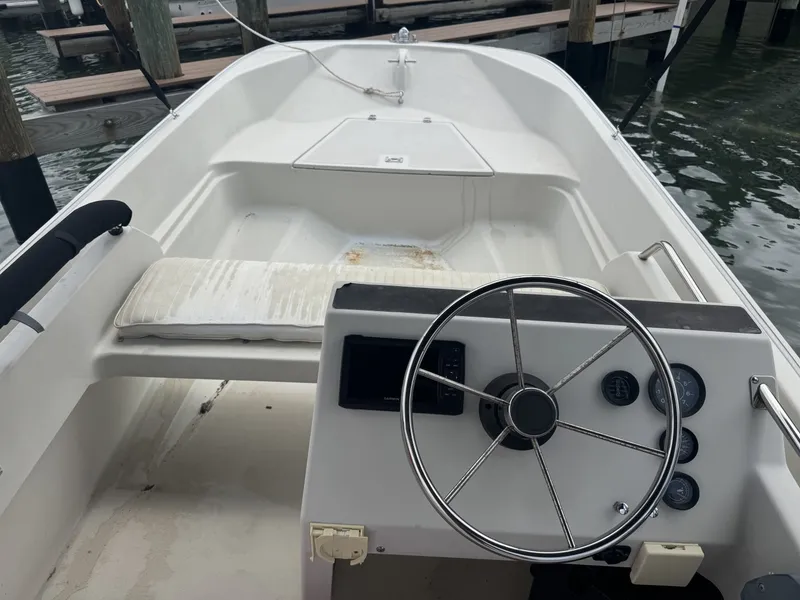 Slide: The Image of Boston Whaler 17 Montauk 1992 - 7156529