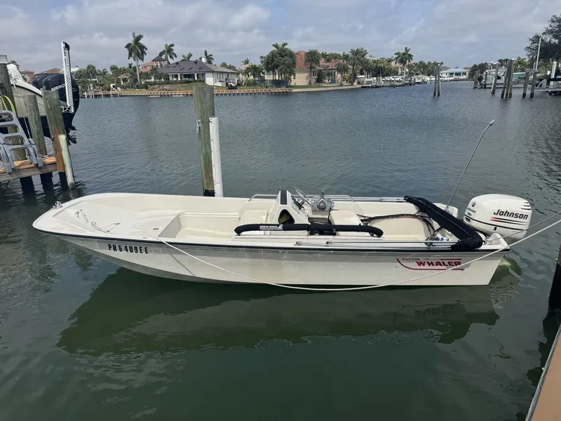 Slide: The Image of Boston Whaler 17 Montauk 1992 - 7156527