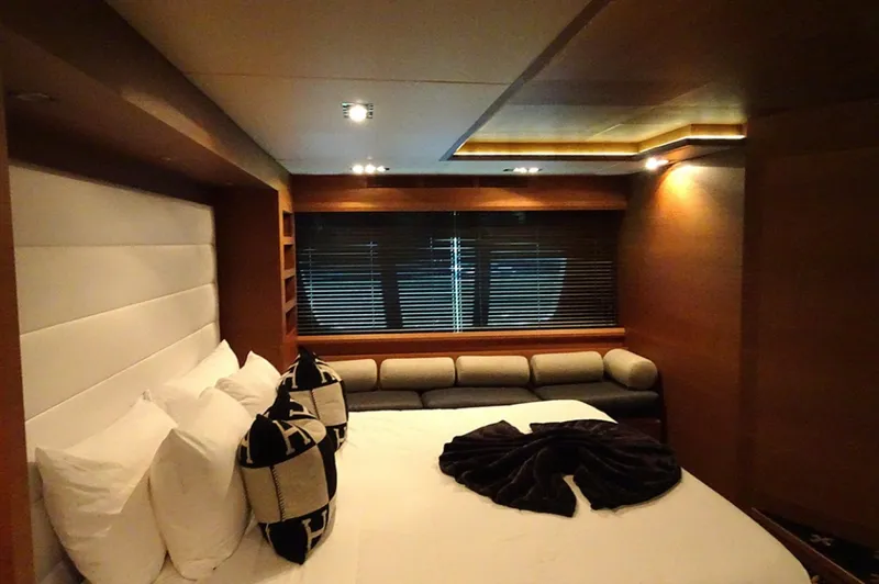 Slide: The Image of Azimut 100 Leonardo 2010 - 7156761