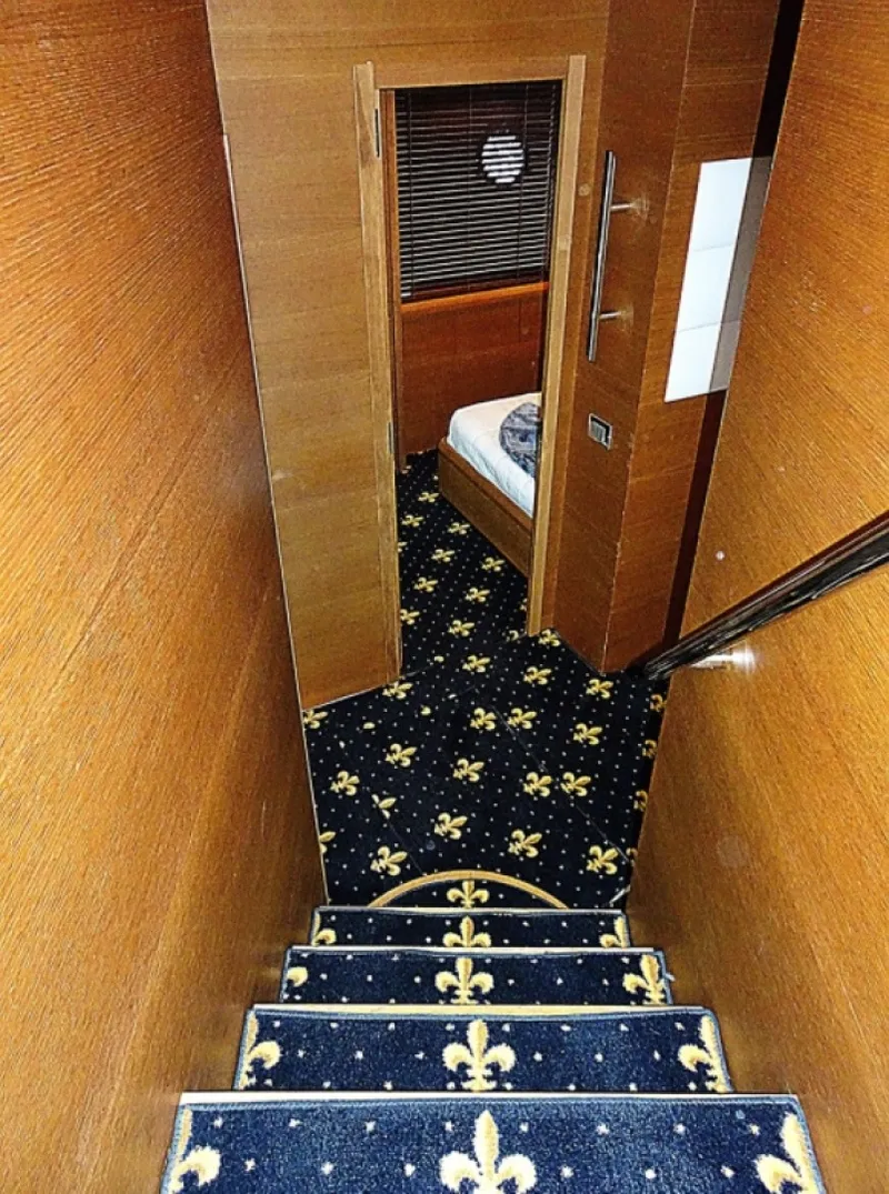 Slide: The Image of Azimut 100 Leonardo 2010 - 7156745
