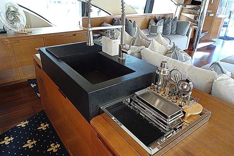 Slide: The Image of Azimut 100 Leonardo 2010 - 7156733