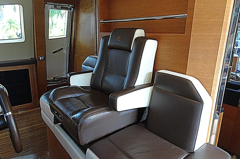 Slide: The Image of Azimut 100 Leonardo 2010 - 7156739