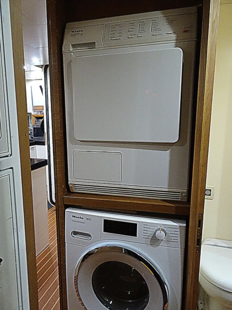 Slide: The Image of Azimut 100 Leonardo 2010 - 7156771