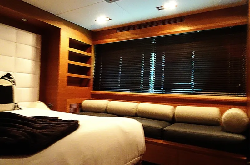 Slide: The Image of Azimut 100 Leonardo 2010 - 7156757